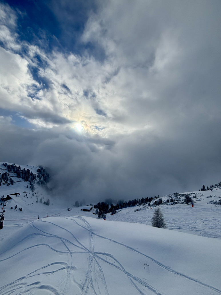 Blick zurück auf die Panoramahütte, mehr gab es dort nie zu sehen weil sich im Grödnertal die Wolken am längsten hielten