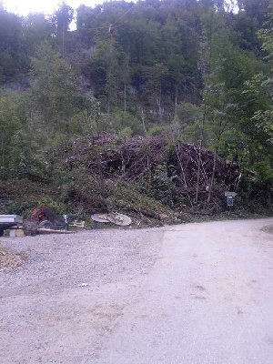 nochmal...die Strecke geht nicht direkt nach oben zur frei gewordenen Fläche, sondern erst links hoch und macht dann anscheinend nochmal einen Bogen in das &amp;quot;betroffene&amp;quot; Gebiet