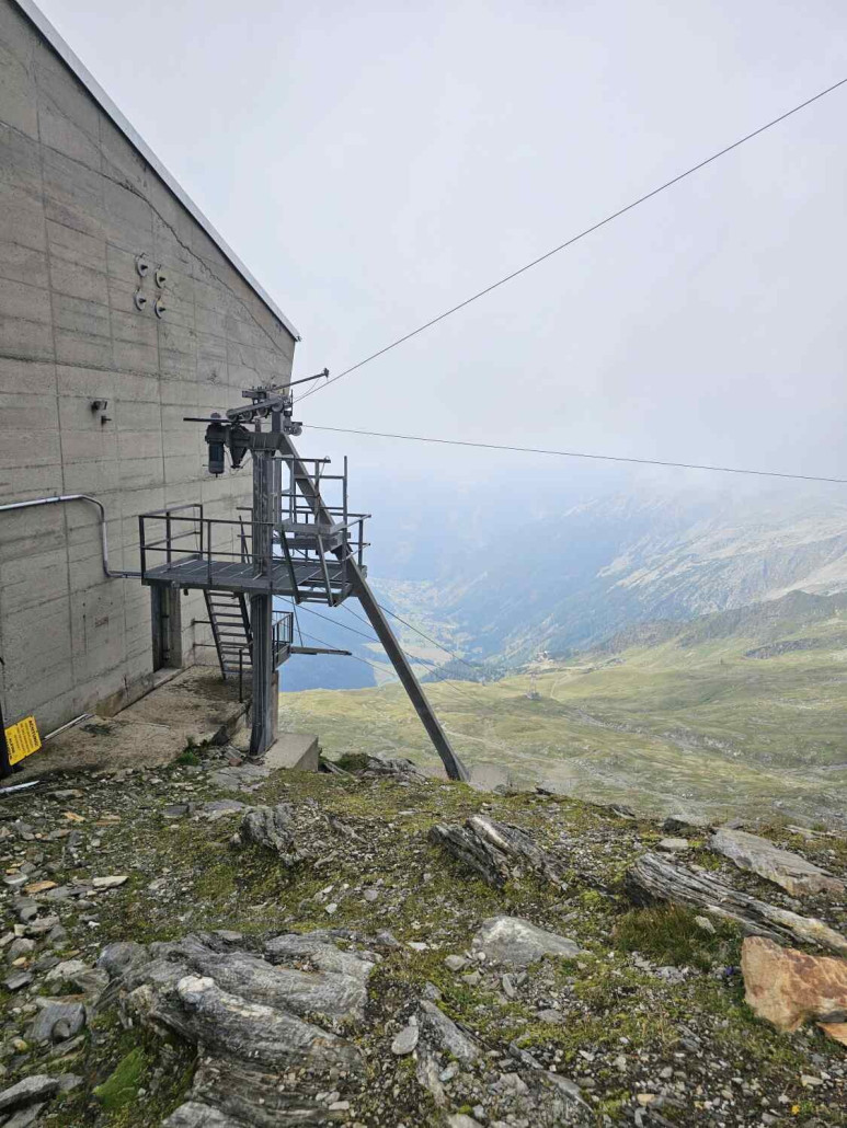Das Skigebiet Ankogel verfügt auch über Seilbahnen zur gezielten Sprengung von Lawinen.