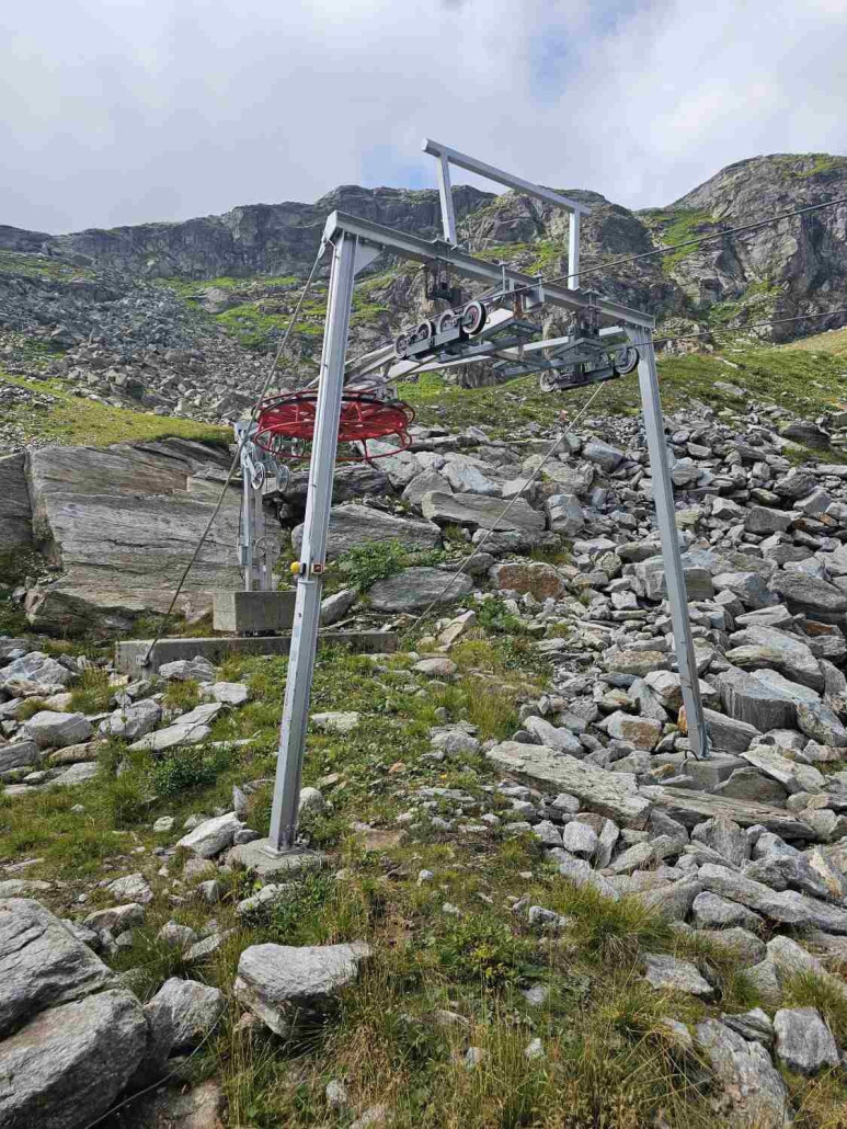 Bergstation mit Gewichtsabspannung.