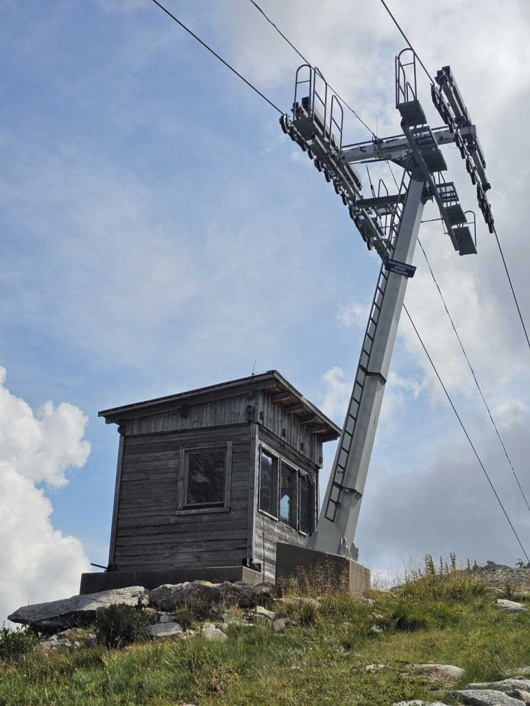 Ausstiegsstütze. Ja, die hat wirklich so große Robas, man glaubt's auch in natura kaum...