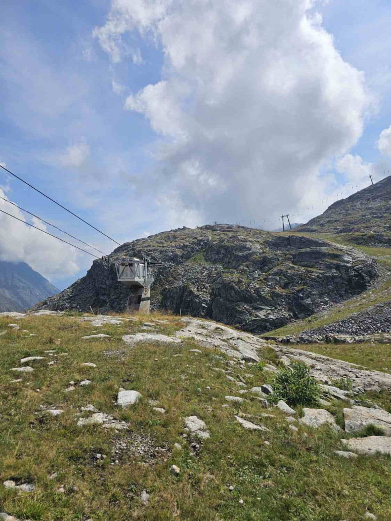 Im Hintergrund ist der 4er-Sessellift Schwarzkopf zu sehen.