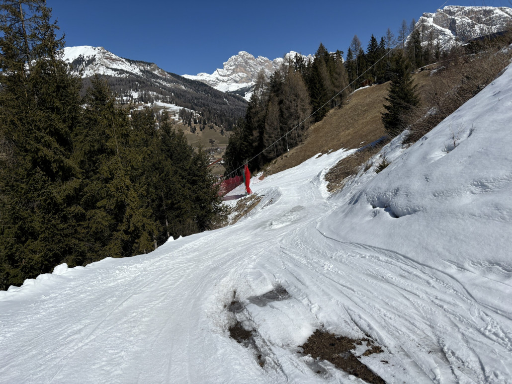 ...bis zur Einmündung auf die Saslong A