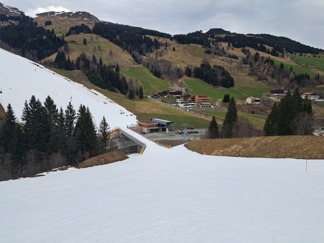 Talstation 12er Nord zu Mittag