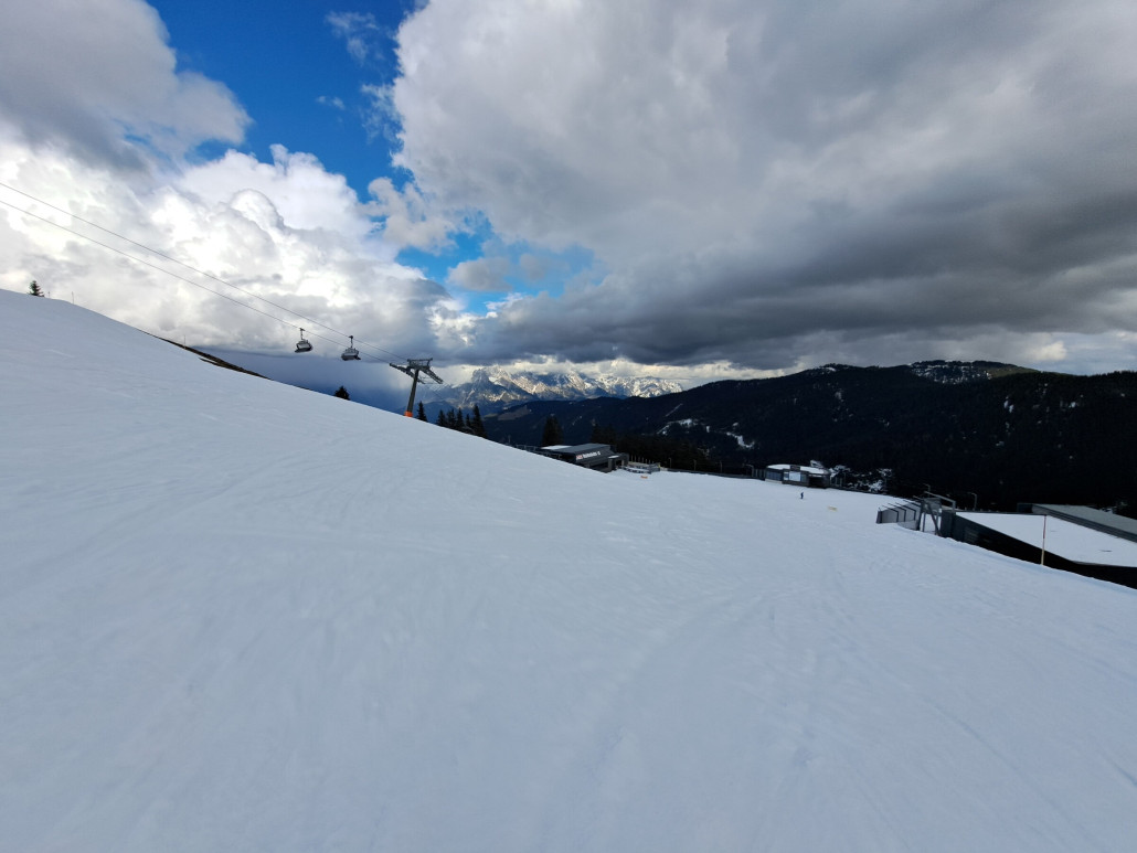 Zufahrt Asitzkogelbahn und Muldenbahn am späten Nachmittag