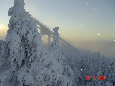 Skischanze von der Seite
