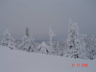 Die Skischanze von hinten. Hier finden auch immer wieder Weltcupspringen statt.