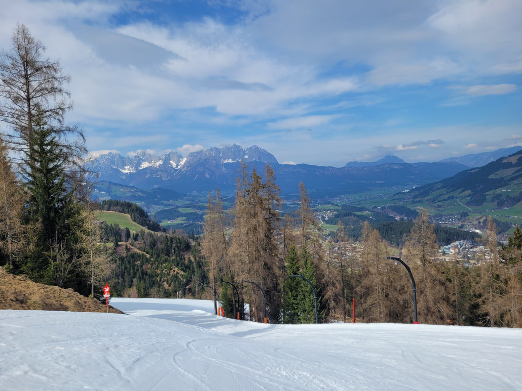 Auf der Streif. Ebenso ausgezeichnet. Ich bin sofern es ging auch noch die Rennstrecke (Skiroute) gefahren.