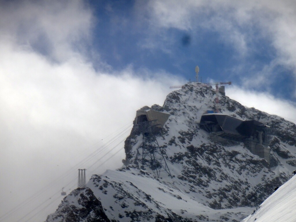 Am Gipfel wird noch gebaut