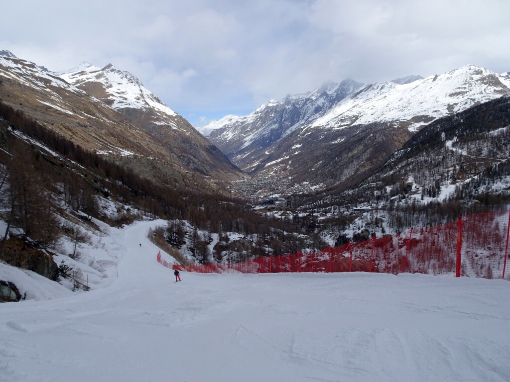 Schwarze Piste Furgg-Furi (62) mit Blick auf Zermatt