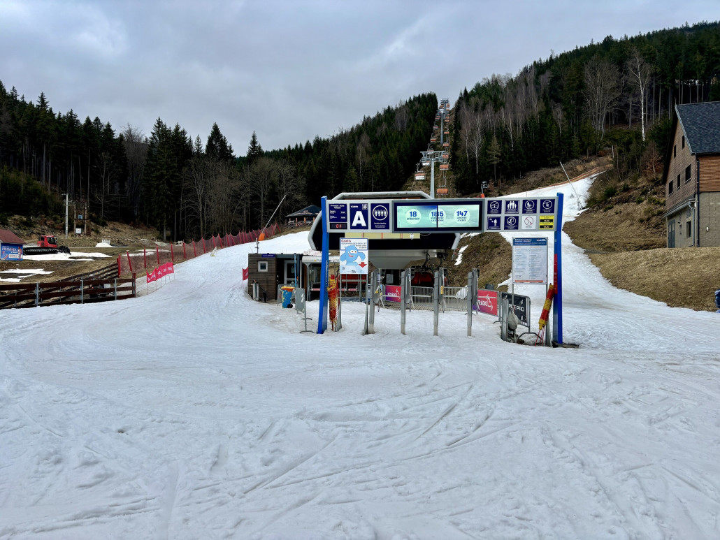 15Uhr am PrimaExpress, um 12Uhr wären zumindest ein paar Leute auf dem Bild gewesen aber für Sonntag dann einfach zu wenig