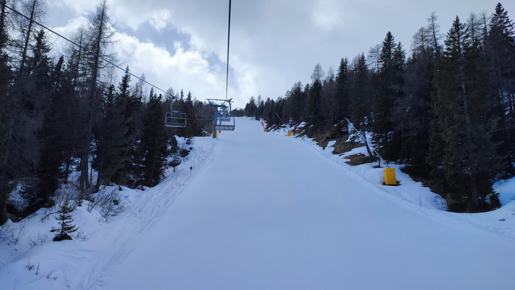 Leere, glatte Rutort. Bei der Liftüberfahrt einer Frau fielen die Worte: "...i gonna seriously injure myself"