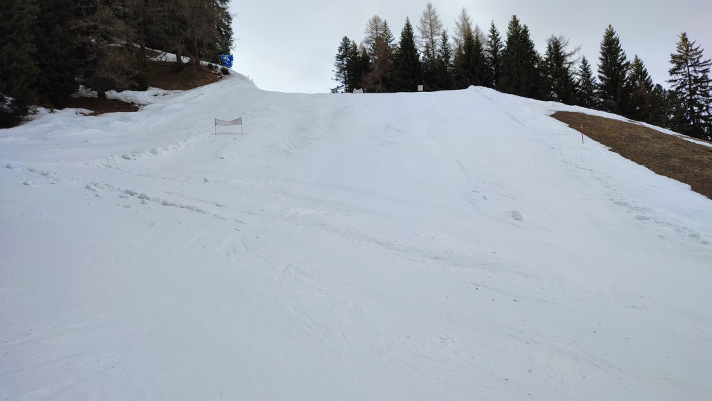 Die einzigen Buckel um 17 Uhr waren noch von der nächtlichen Pistenraupe.