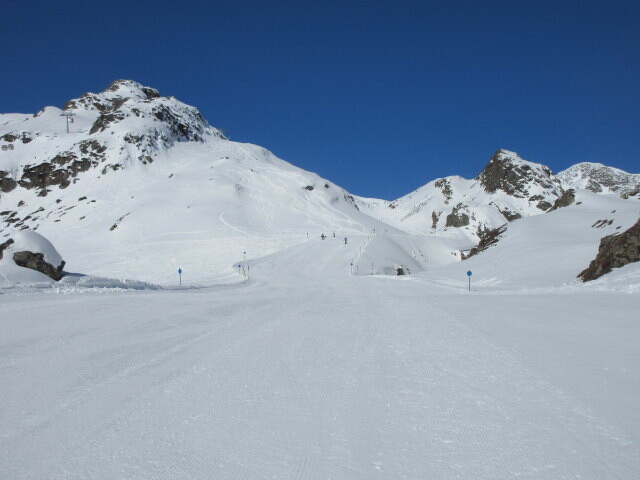 Gamsgartenpiste, links im Hintergrund die 6-MGD Gamsgarten II