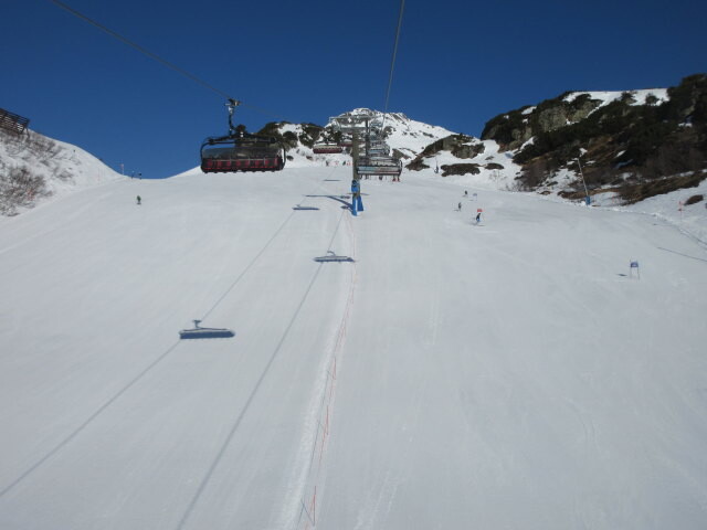 8-CLD-B Seekarspitz, darunter die Pisten 5b (links) und 5a (rechts, wegen Skirennen geschlossen)