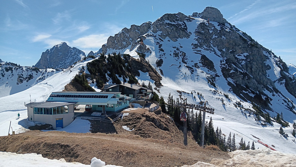 Bergstation der Gondelbahn, eine EUB von 1998