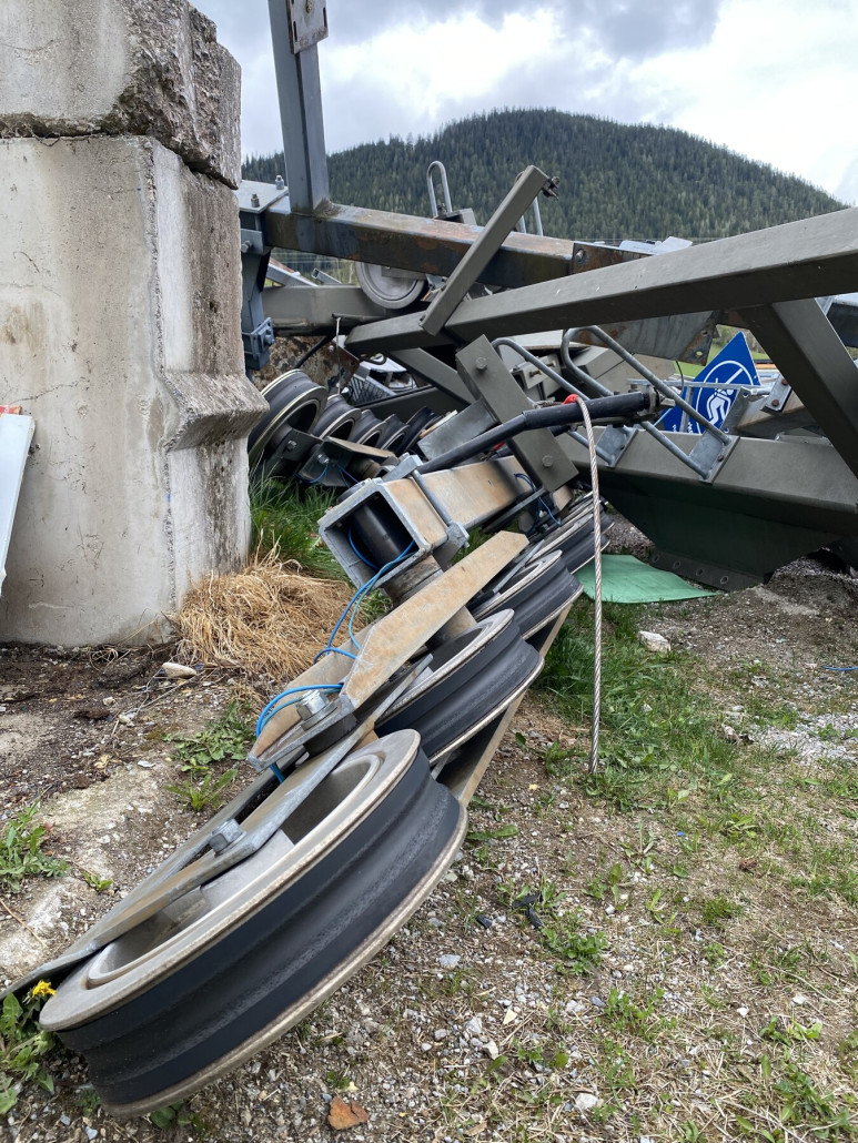 Dann begab ich mich zum Schrotthaufen … wie viele Umdrehungen diese Rollen wohl gemacht haben (trotz Revisionen)