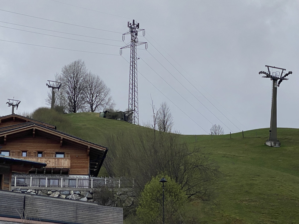 Nochmal ein Blick zur Stütze 2, 3 und 4. Bei Stütze 2 erkennt man die Markierung für die neue Stütze der EUB
