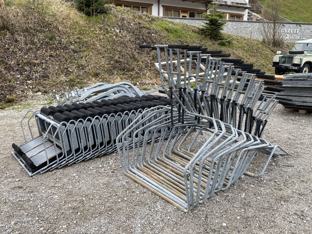 Die Sessel auf der anderen Parkplatzseite wurden derweil zerlegt und zusammengelegt