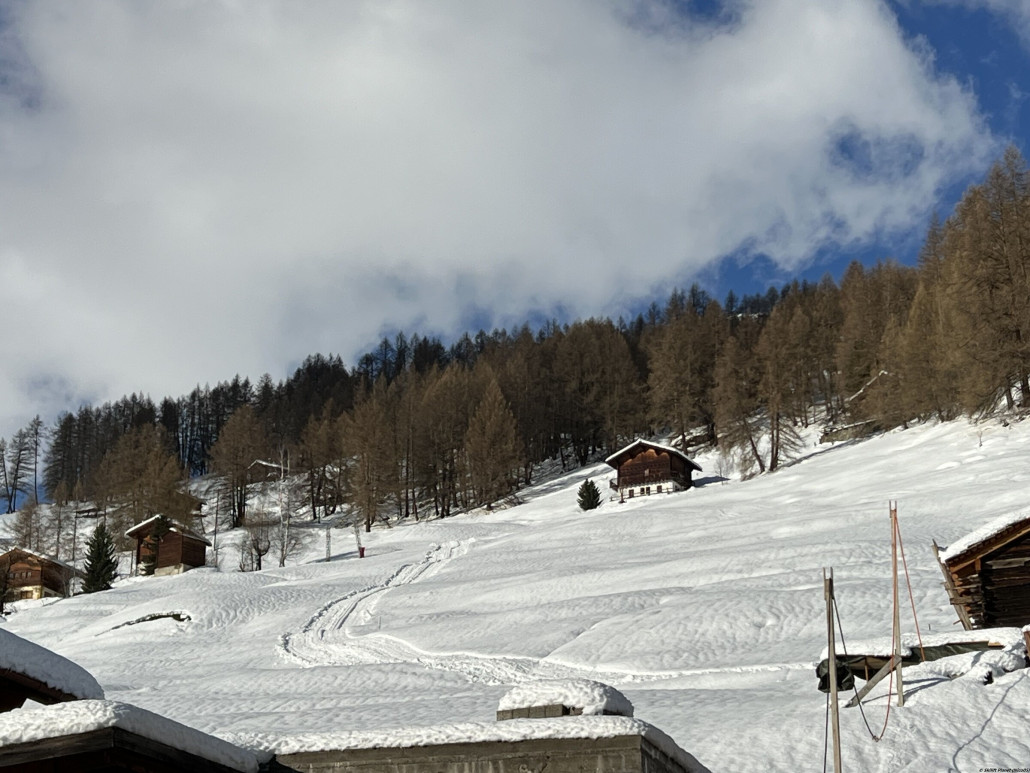 Sogar eine Spur von Pistenraupen!