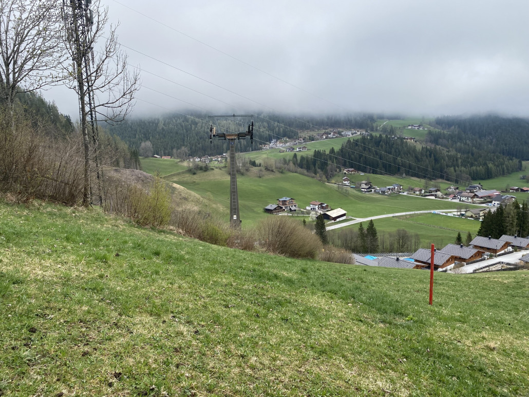 Blick zu Stütze 3 mit Markierung für neue Stütze