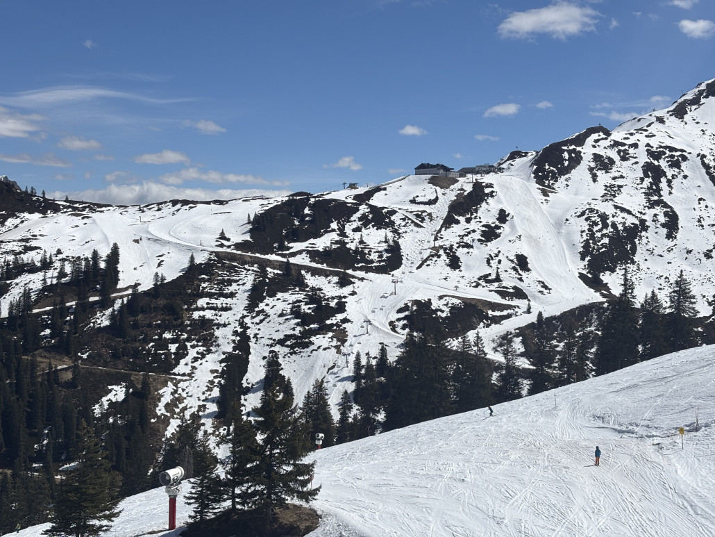 Nova Seite - auch hier sieht man wie wenig Naturschnee diesen Winter gefallen ist