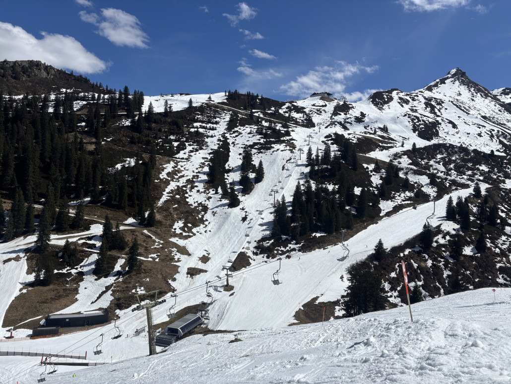Nova nur noch die blaue unten rechts offen. Die schwarze oben rechts auch.