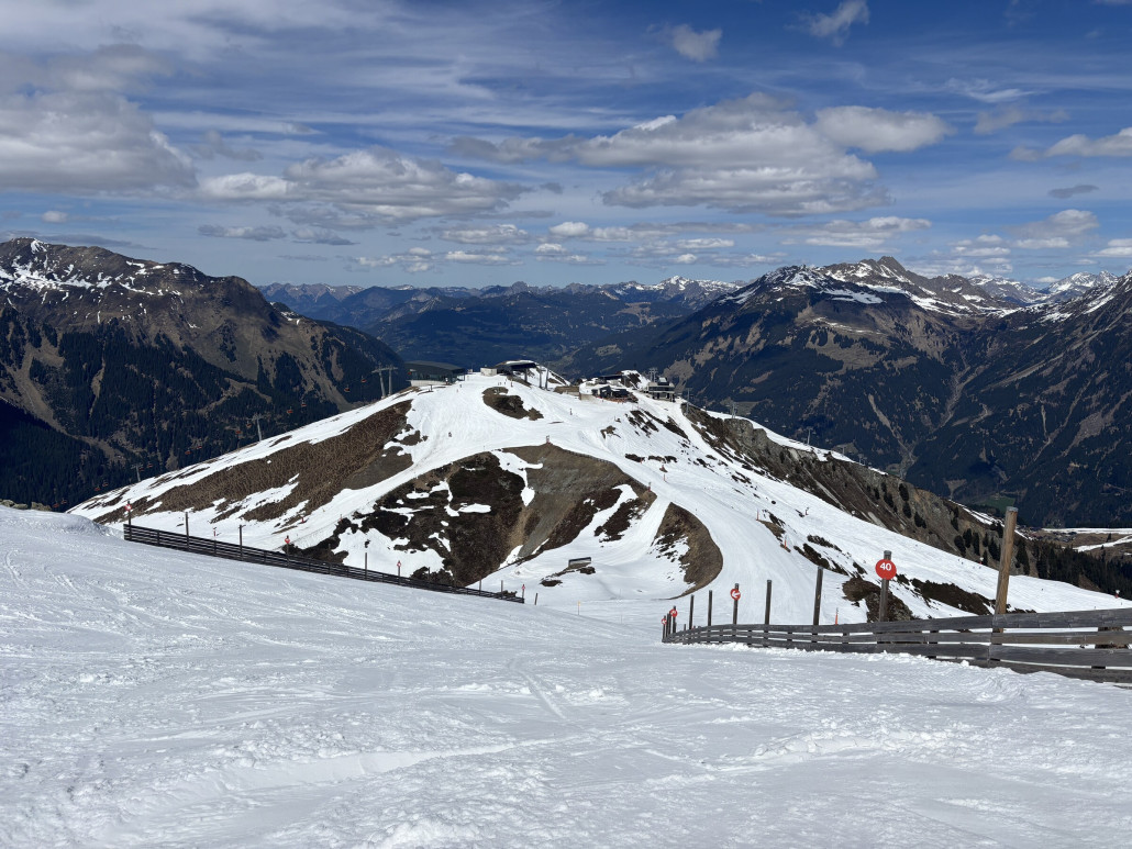 Und von oben, weiße Bänder wie im Sauerland :-D