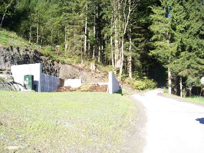 Als ich letztdings unterwegs war hab ich die Bauarbeiter gefragt was es wird...zur Antwort hab ich Bierkeller,Apesski-Bar bekommen...Das es a Misthaufen wird hättens doch glei sagen können