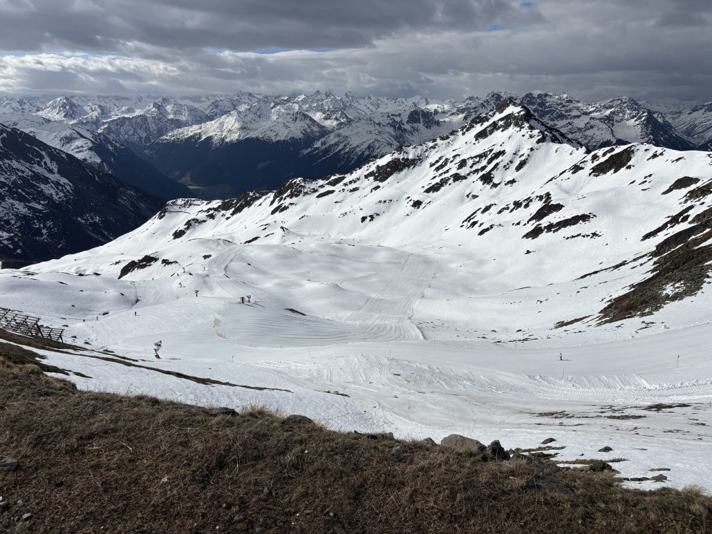 Grasjochkessel - nur die rote ist noch auf