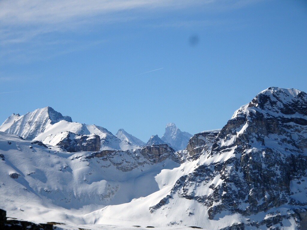 Blick nach rechts - schönes Fenster mit Obergabelhorn, Besso und Matterhorn.