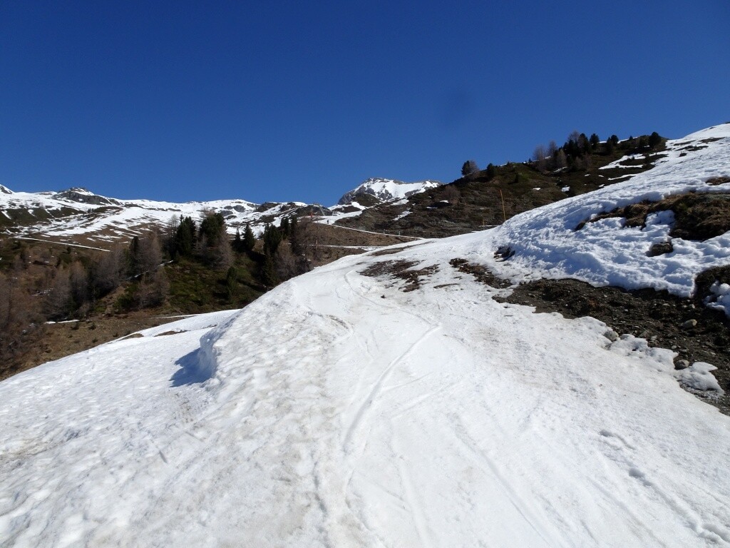Weil der Skilift Col des Ombrintzes geschlossen ist, kommt man nur über den Skiweg Le Poyo zurück ins Skigebiet. Andere Möglichkeit wäre via Prilet und Skibus zur Standseilbahn.