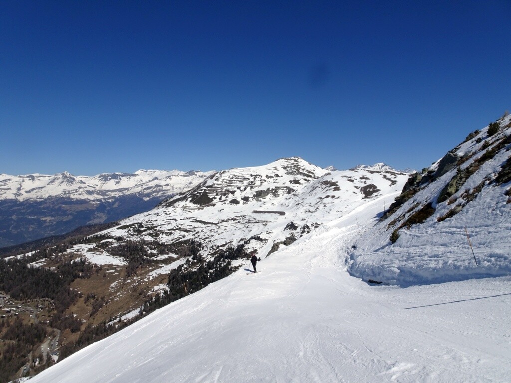 Drüben das Illhorn – dort geht’s hin, solange es noch offen hat.