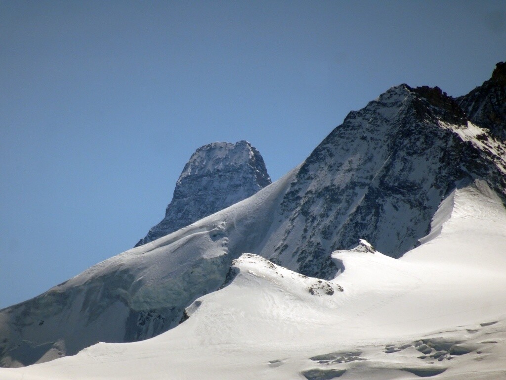 Auch das Matterhorn lugt hier hervor.