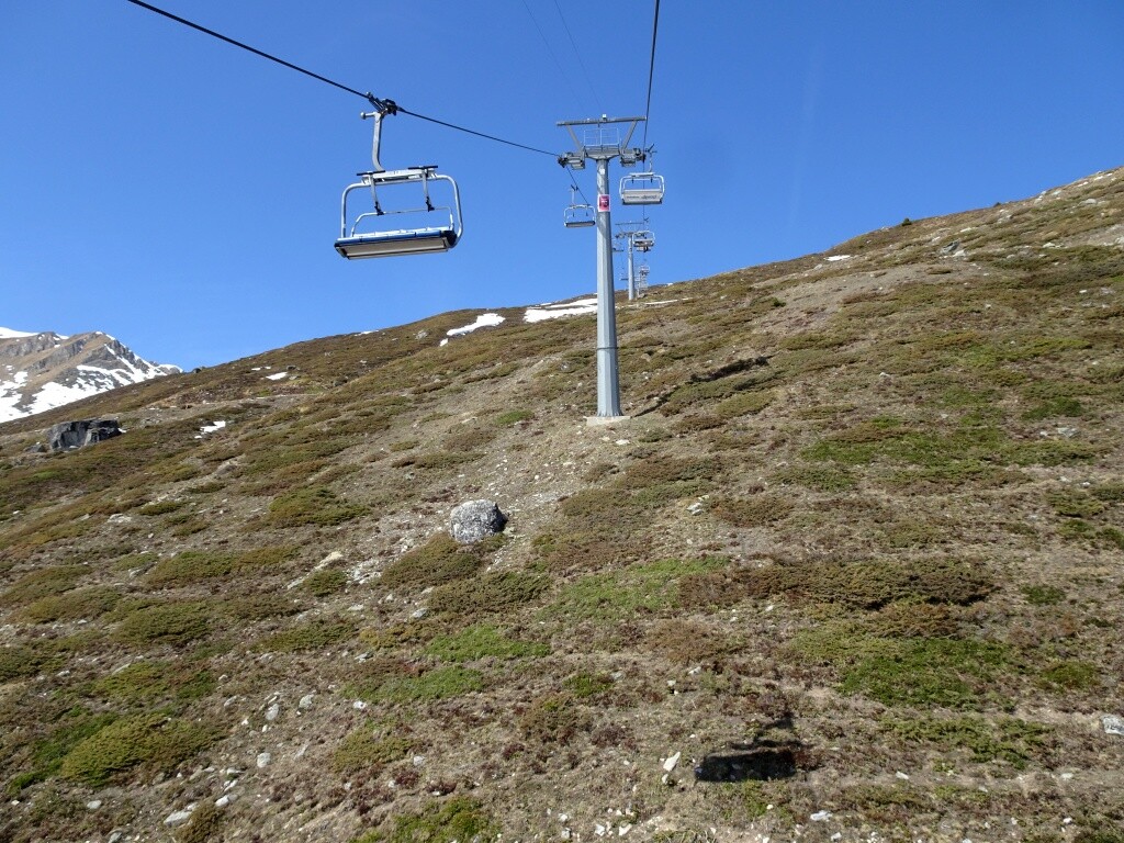 Sommer in der 4er Sesselbahn Grands Plans