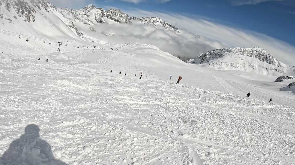 Blue 10 and red 11 crossing