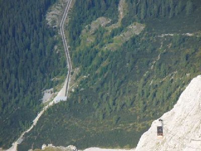 da sieht man ganz gut auf die Zahnradstrecke. Ab Riffelriss, ist die Bahn offen.
