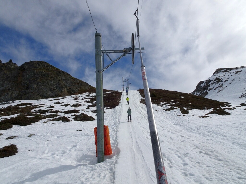 Trasse Pas de Boeuf. Schon einiges weggeschmolzen die Woche.