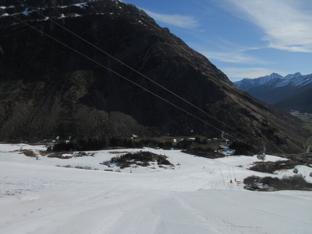 16 Grüne Kuppe-Abfahrt, darüber die 8-MGD Alpkogel