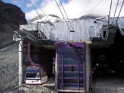 Flache Einfahrt Alpinexpress 1 in Saas Fee