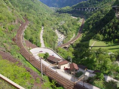 Berühmte Doppel Kreiseltunnel bei Lavorgno