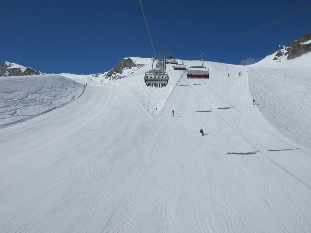 6-CLD-B Kristall, darunter Rettenwandpiste 1 (links) und die Kristallpiste (rechts)