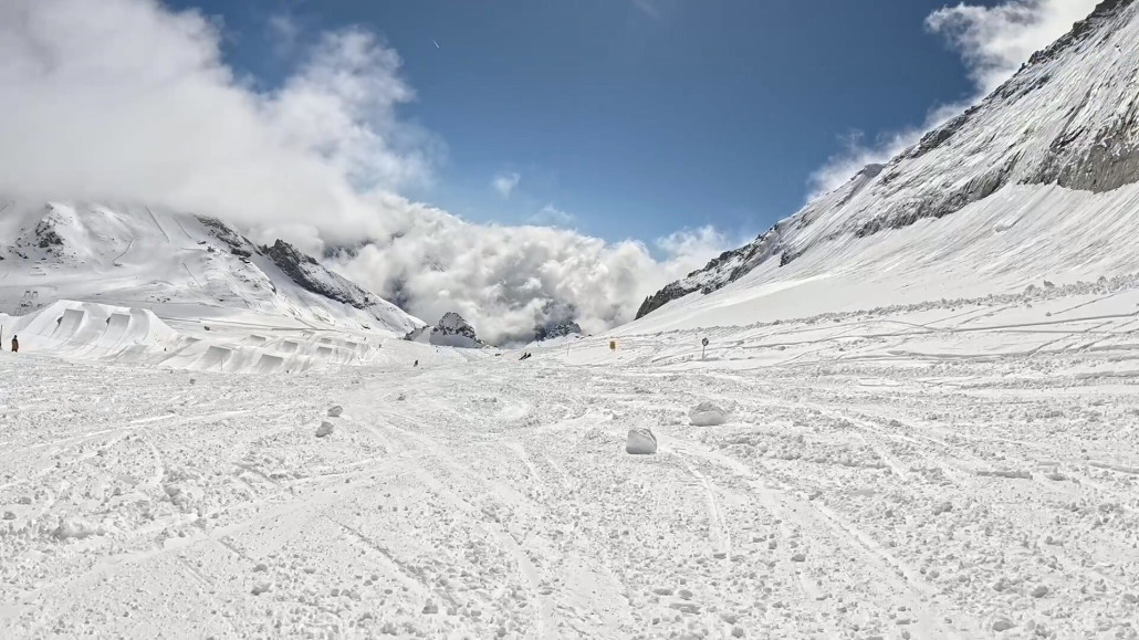 snowballs made of Pistenbullys. Nice slalom