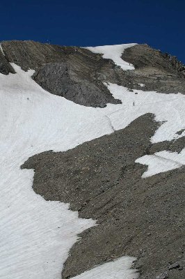 Durch Schneefelden hinauf