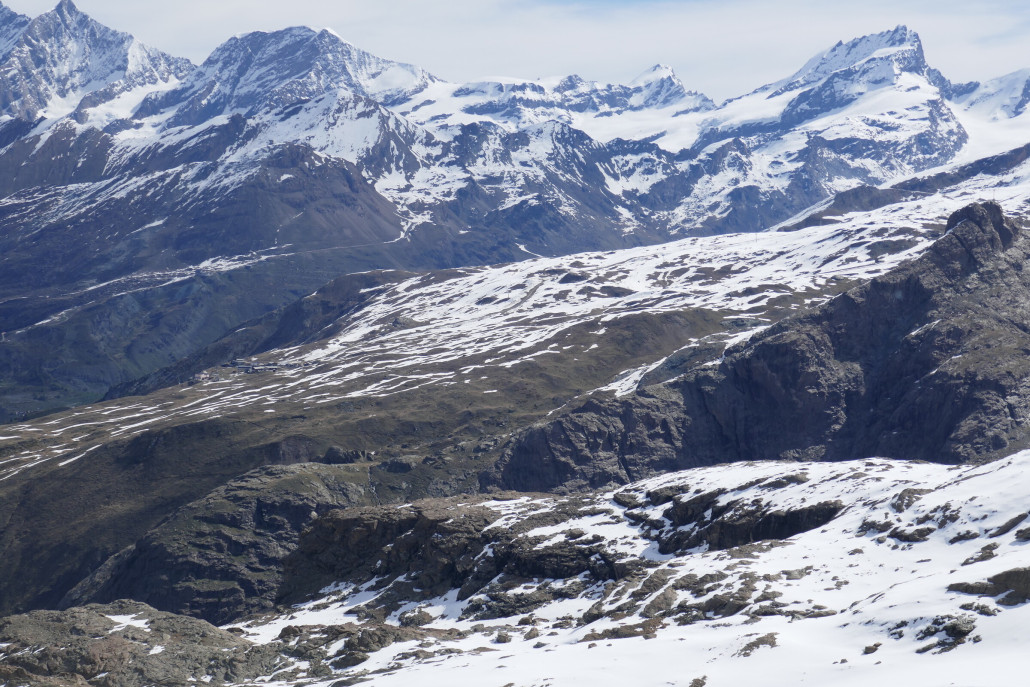 Talstation und Strecke. Die Stützen stehen aktuelle alle noch.