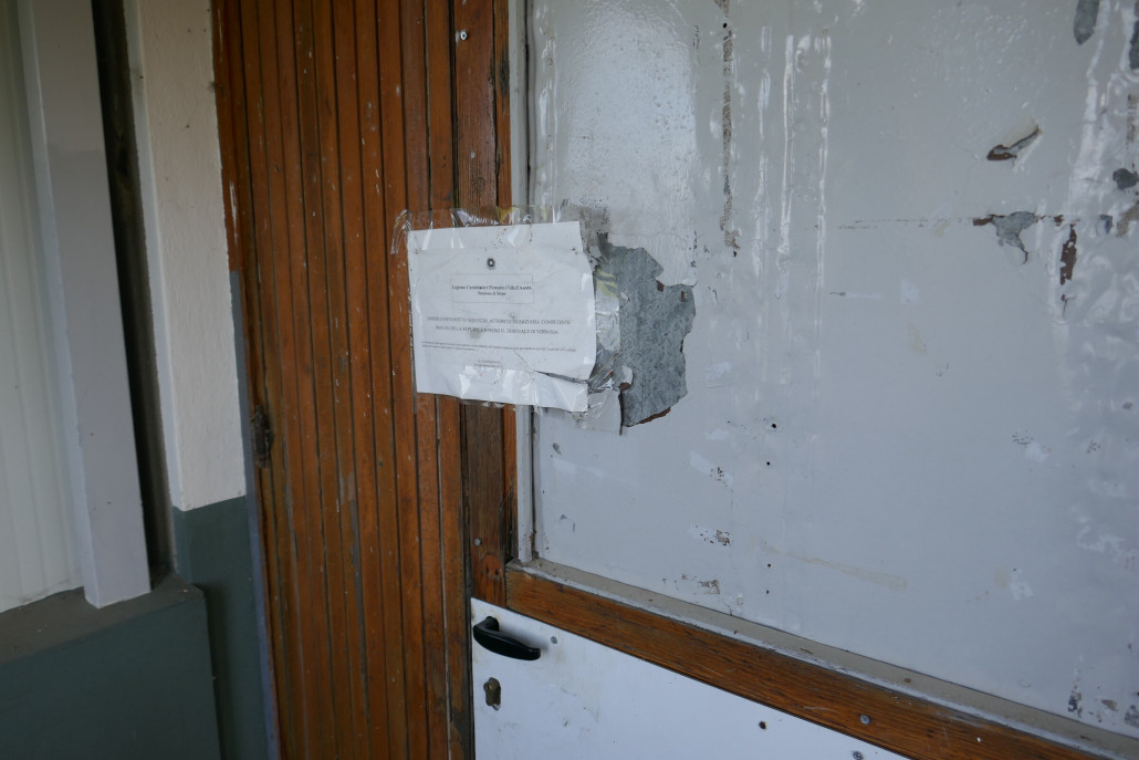 Sieht so aus, als wäre da schon mal jemand drin gewesen, trotz Siegel