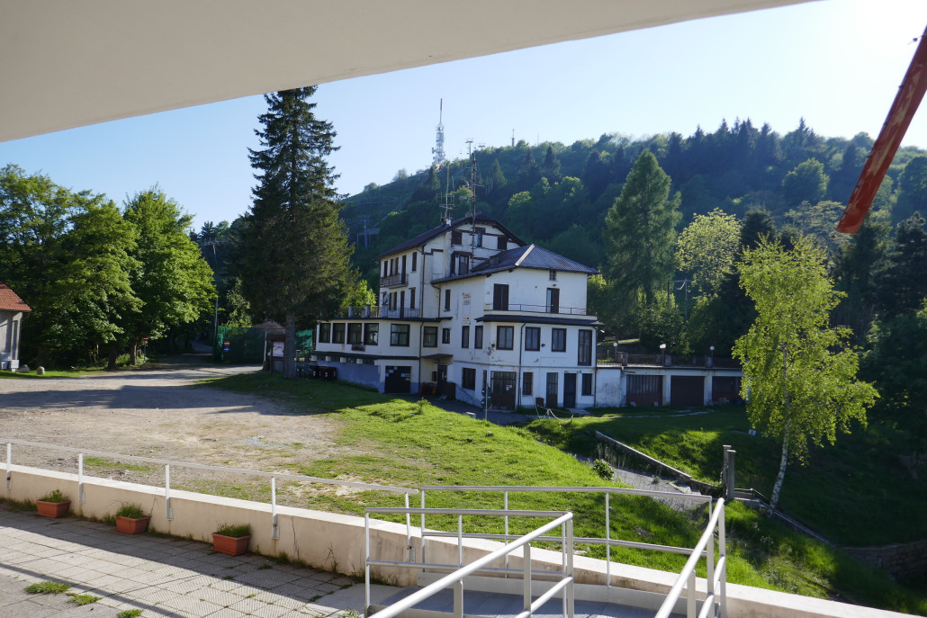 Hotel / Restaurant hinter der PB