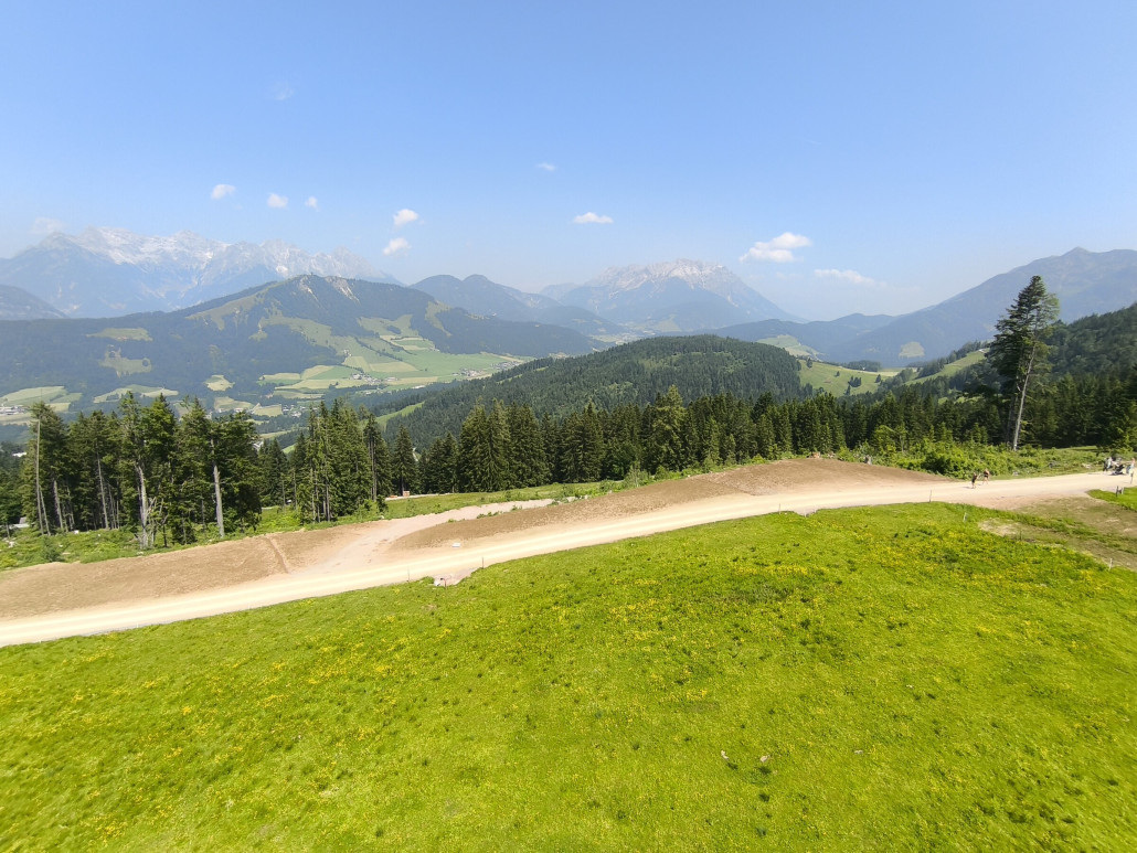 Pistenkorrekturen unterhalb der Gondel
