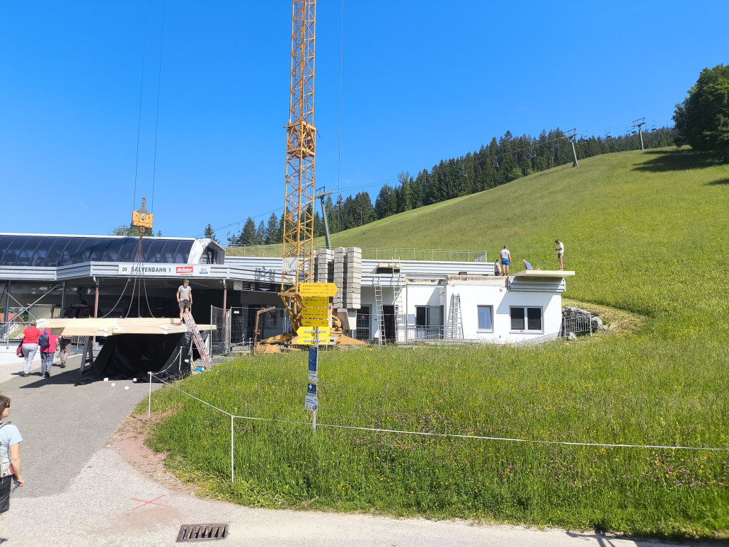 An der Salvenbahn 1 wird an der Bergstation gebaut.