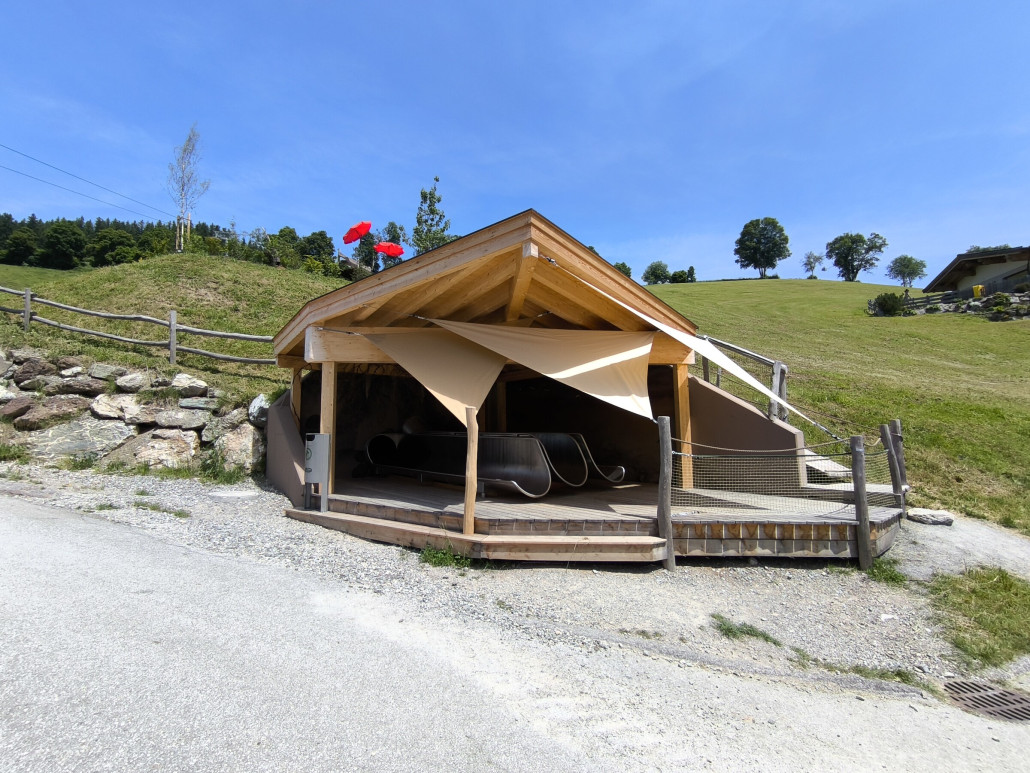 Sonnensegel damit die Rutschen nicht warm werden, gut gemacht